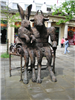  Cheltenham - socha na pěší zóně 