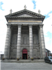  Polská komunita je v Dublinu nejpočetnější menšinou. Má tu nejen své obchody, ale i kostely. 