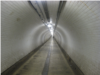  Woolwichský pěší tunel pod Temží. Docela klaustrofobní zázitek - člověk jde půl kilometru pod řekou a míjí lidi, kteří se na něj mračí, protože jsou z toho vystresovaní ještě víc než on... 