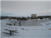  Děcka bruslí na zamrzlém jezírku...##Children skate at a frozen lake. 