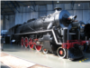 Lokomotiva postavená pro Čínu. Byla postavena na provoz na nekvalitní hnědé uhlí, proto je asi o polovinu větší, než obvyklé lokomotivy. 